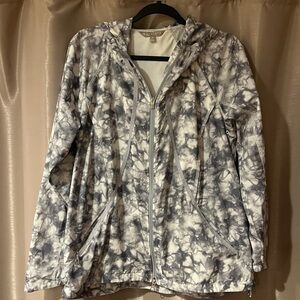 Athleta Gray Ski & Snow Jacket with Hood and Camouflage Design